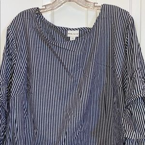 ISO this top in a 1X Ava and Viv grey and white